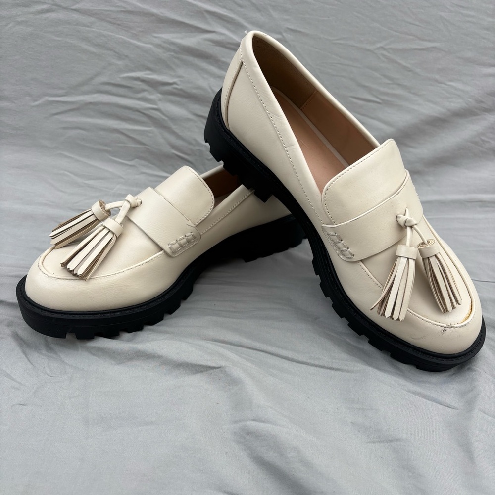 LOFT Cream Loafers with Tassels Size 6